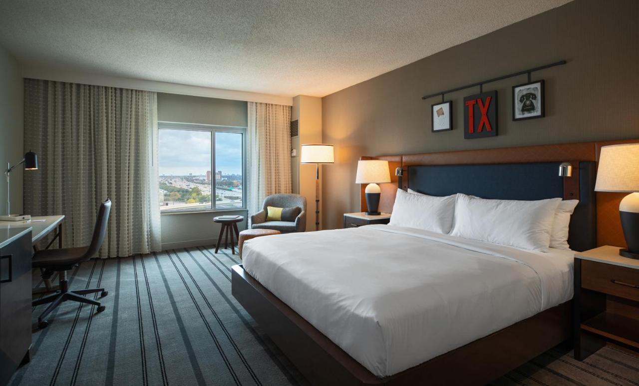 Renaissance Dallas 4*