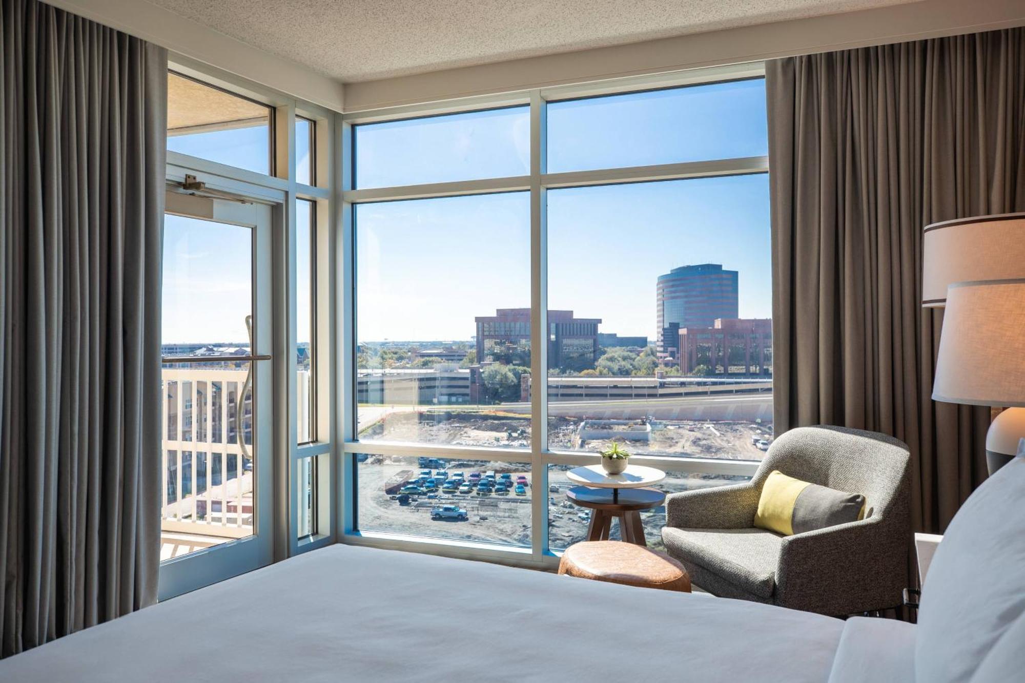 Renaissance Dallas 4*