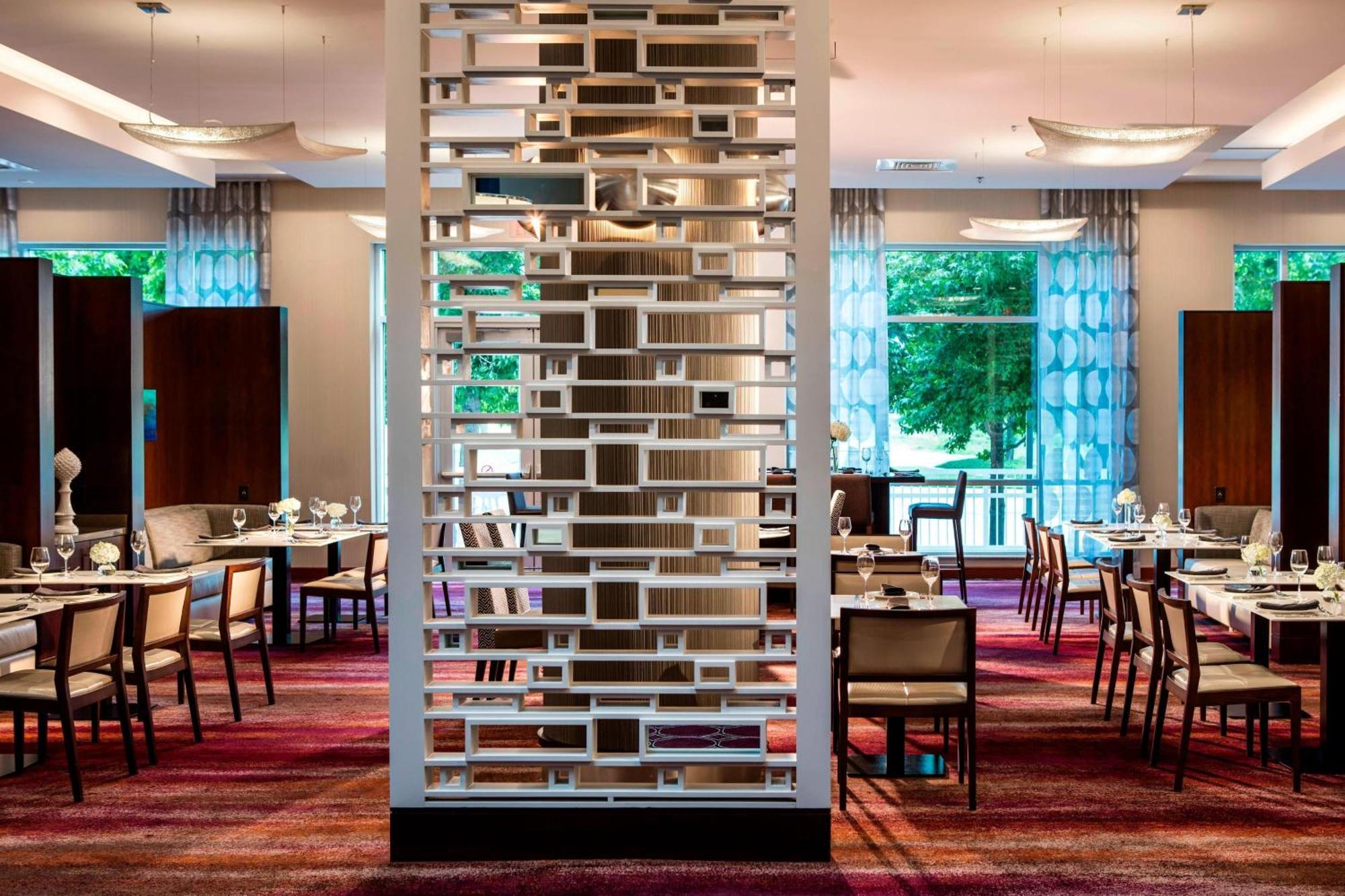 Renaissance Dallas 4*